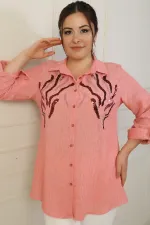 Chemise taille B brodée sur le devant