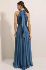 Robe longue doublée à paillettes et col halter