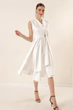 Robe en satin à encolure cache-cœur et laçage