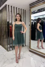 Robe courte en tulle à bretelles et doublure lacée pour femme