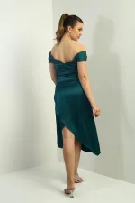 Robe courte asymétrique drapée en satin à col Madonna pour femme