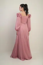 Robe longue en mousseline doublée, ceinturée, à encolure Madonna et imprimé floral pour femme