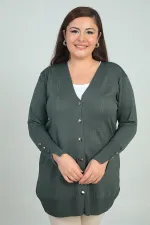 Kadın Kolları Düğme Detaylı Taş Harf Baskılı Soğuk İplik Büyük Beden Hırka