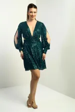 Robe courte évasée à sequins doublée, décolleté en V devant et dos, taille marquée, pour femme