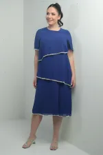 Robe grande taille pour femme ornée de pierres, doublée, à manches courtes et composée de trois couches de mousseline.