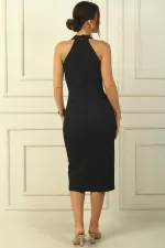 Robe asymétrique à col rond ornée de perles et fendue