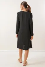 Long-sleeved Ayrobin Dress with Necklace and Ruffles