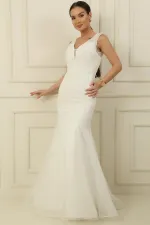 Robe sirène longue à paillettes, doublée, ornée de sequins et de perles, avec un dos nu et des sequins scintillants.