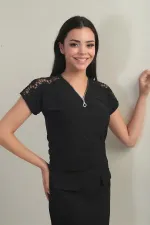 Omuzları Dantel Önü Yarım Fermuarlı Likralı Bluz