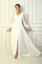 Robe longue en mousseline de soie, col en V, drapée sur le devant, doublée, manches détaillées en tulle guipure, taille large