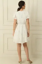 Kruvaze Yaka Kısa Kollu Beli Gipeli Astarlı Çiçek Nakışlı Elbise