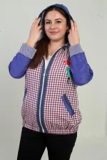 Manteau à capuche grande taille pour femme, avec poche avant zippée, détails en maille et motif à carreaux.