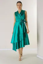 Robe en satin à encolure cache-cœur et laçage