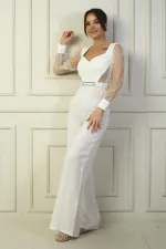 Combinaison palazzo pour femme avec encolure en cœur, ceinture à la taille, manches en tulle et détails carrés à paillettes.