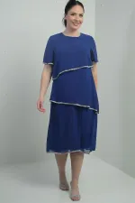 Robe grande taille pour femme ornée de pierres, doublée, à manches courtes et composée de trois couches de mousseline.