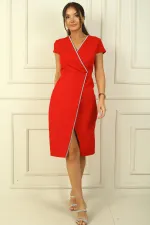 Robe croisée à manches demi-lune et fente sur le devant avec détails en pierre