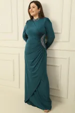 Robe longue hijab grande taille avec col et côtés ornés de pierres, doublée et froncée