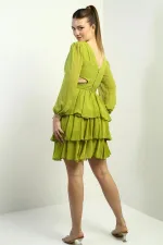 Robe courte en mousseline doublée à volants, décolleté en V devant et dos, taille marquée, pour femme