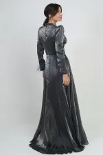 Kadın Önü Drapeli Volan Detaylı Astarlı Kol Uçları Tüylü Griter Şifon Uzun Kloş Elbise