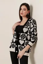 Kalp Ve Çiçek Desenli Akrilik Hırka