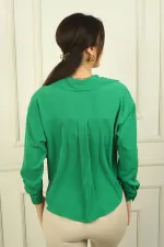 Chemise en micro-satin nouée sur le devant