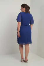 Robe en mousseline grande taille pour femme, ornée de cristaux aux épaules et à la taille, doublée et avec pochette.