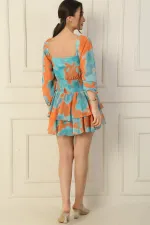 Kare Yaka Beli Gipeli Astarlı Soyut Desen Kat Kat Şifon Elbise