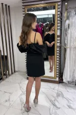 Robe courte à bretelles en satin pour femme, ornée de pierres, doublée et agrémentée d'un nœud.