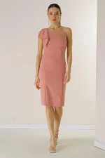 Tek Omuzu Fiyonklu Astarlı Kısa Krep Elbise