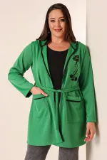 Ensemble 2 pièces grande taille avec débardeur sans manches, poche à capuche et cardigan imprimé floral ceinturé