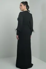 Robe longue BB pour femme avec manches en mousseline, détails en plumes et pierres ornementales