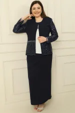 Ensemble trois pièces : chemisier à manches demi-lune, veste et jupe brodées de sequins avec détails de perles, doublé, grandes tailles.