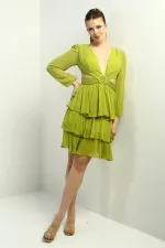 Robe courte en mousseline doublée à volants, décolleté en V devant et dos, taille marquée, pour femme