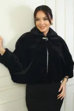 Veste en fourrure doublée pour femme avec boucle en pierre