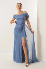 Robe longue plissée à manches basses et doublée de paillettes