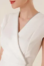 Kruvaze Yaka Yarım Ay Kollu Taş Detaylı Önü Yırtmaçlı Elbise