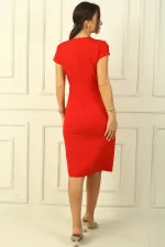 Robe croisée à manches demi-lune et fente sur le devant avec détails en pierre