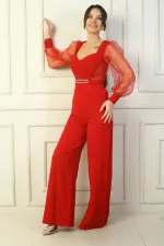 Combinaison palazzo pour femme avec encolure en cœur, ceinture à la taille, manches en tulle et détails carrés à paillettes.