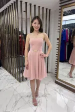 Robe courte évasée en mousseline de soie doublée avec bretelles en corde et lien au dos pour femme