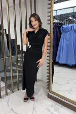 Kadın Degaje Yakalı Toka Detaylı Likralı Uzun Elbise