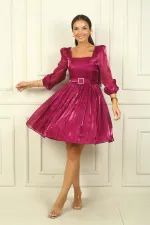 Robe courte plissée en organza à manches longues et col carré pour femme