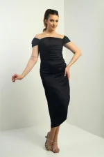 Robe courte asymétrique drapée en satin à encolure Madonna pour femme