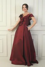 Robe de soirée longue en taffetas à bretelles et col bateau pour femme, ornée de roses, doublée et dotée de poches.