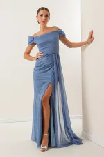 Robe longue plissée à manches basses et doublée de paillettes