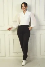 Pantalon classique pour femme, taille élastique, poches latérales, entièrement en Lycra, jambes renforcées.