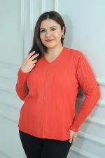 Chemisier grande taille à rayures et imprimé pierre sur le devant, col en V, en maille côtelée à fil froid.