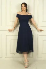 Robe Madonna à encolure Madonna, jupe plissée en mousseline doublée et doublée