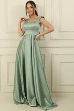 Robe longue en satin doublée, à bretelles, ornée de pierres et à encolure carrée