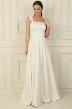 Robe longue en satin doublée, à bretelles, ornée de pierres et à encolure carrée