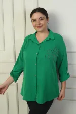 Chemise grande taille en crêpe satin pour femme avec manches repliées et détails en pierre